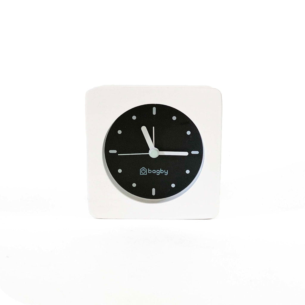 Silent Analog Alarm Clock – Minimalist Wood Design