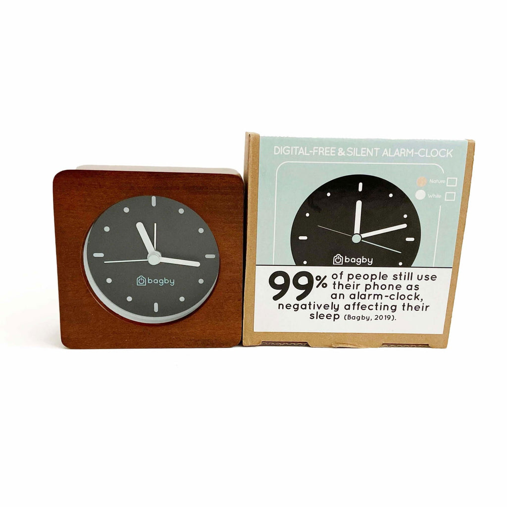 Silent Analog Alarm Clock – Minimalist Wood Design