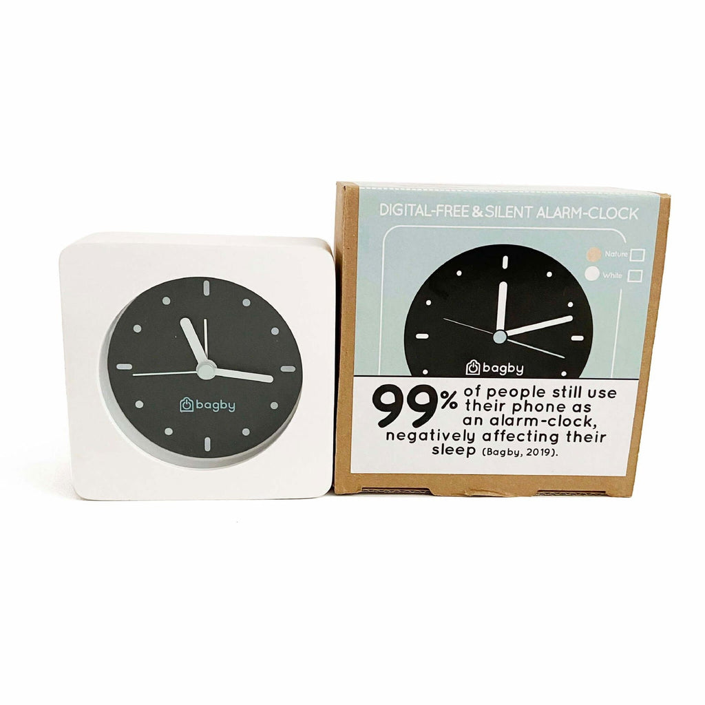 Silent Analog Alarm Clock – Minimalist Wood Design