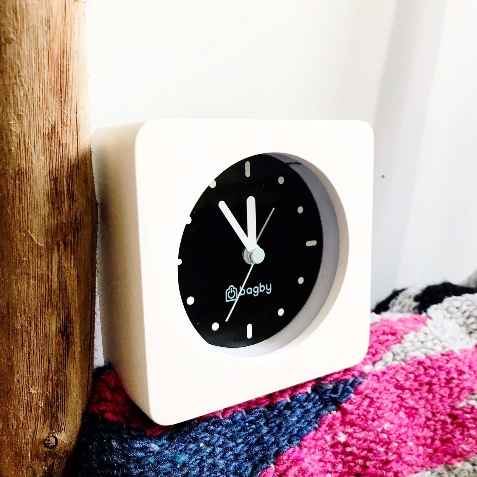 Silent Analog Alarm Clock – Minimalist Wood Design