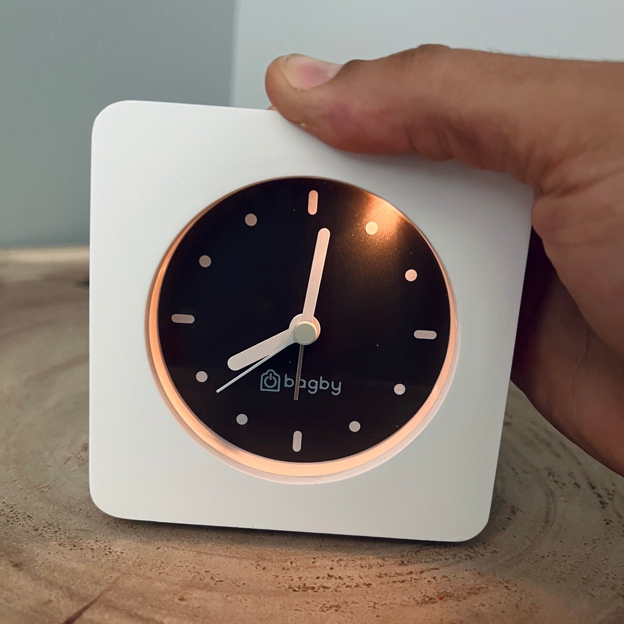 Silent Analog Alarm Clock – Minimalist Wood Design