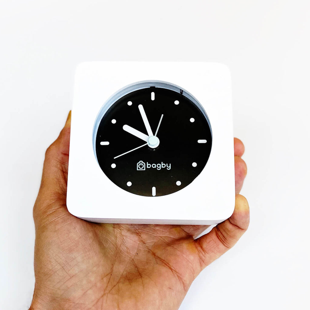 Silent Analog Alarm Clock – Minimalist Wood Design