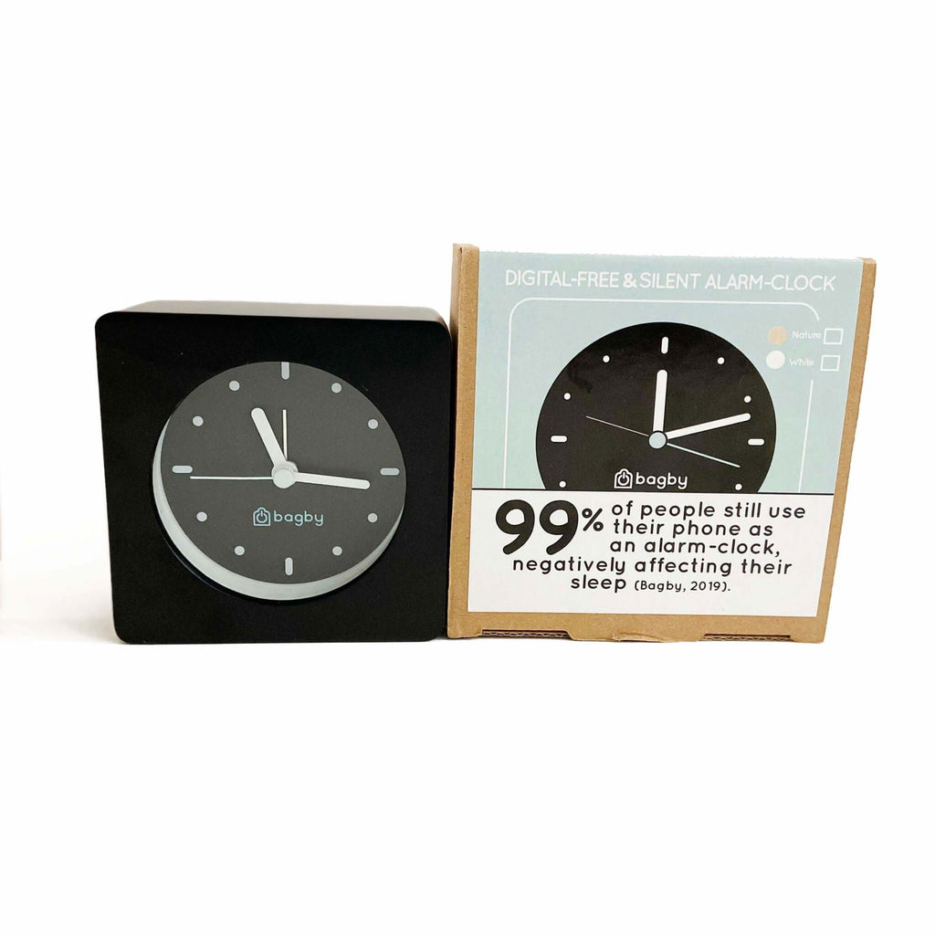 Silent Analog Alarm Clock – Minimalist Wood Design